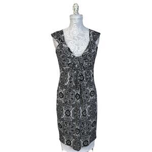 Maggy L Floral Wide Strap Dress Black White Lined Stretch Pleated Women 4 Scoop